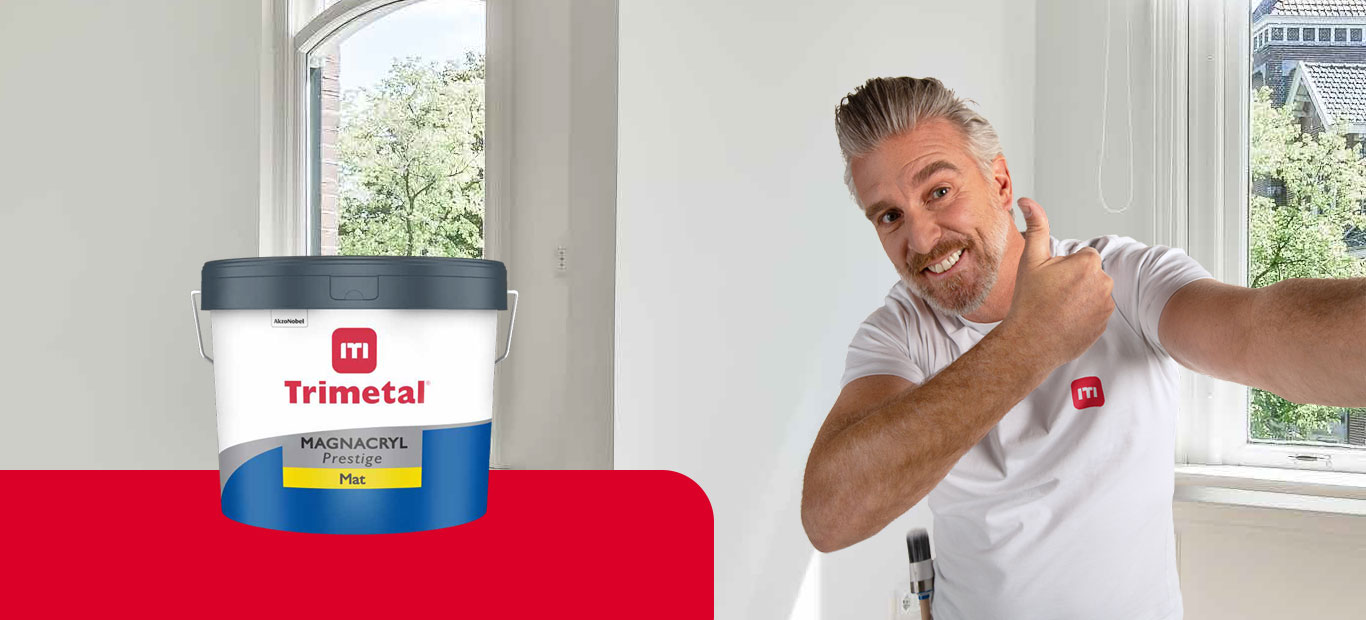 Schilder die duimpje geeft voor magnacryl prestige mat