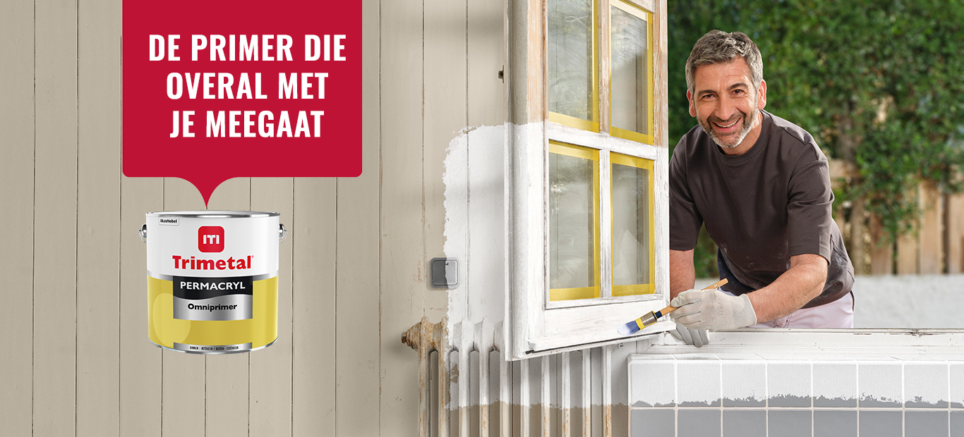 schilder die met dezelfde primer verschillende ondergronden schildert